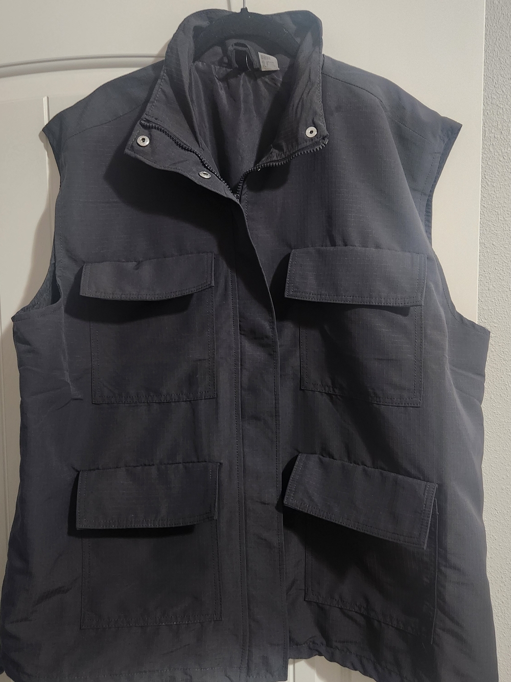 Divided Dark Gray Utility Vest with Front Flap Pockets